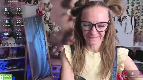 jesica_moon_peachyy online show from May 2, 3:23 am