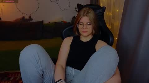  JessieVibes online show from December 2, 3:10 pm