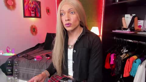 Snapshot of jess69jones chatting on October 10, 4:07 am Jess online show from October 10, 4:07 am
