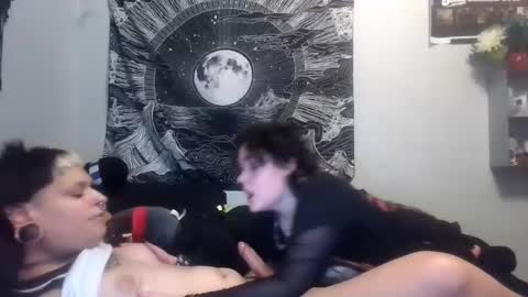 Snapshot of jessandpup chatting on September 22, 1:42 am Jess and Pup online show from September 22, 1:42 am