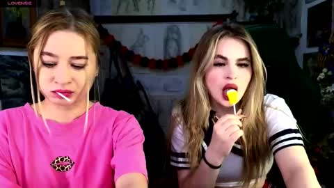 both girls follow advice online show from October 23, 1:12 pm