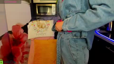 jessicaforris online show from April 3, 7:26 am