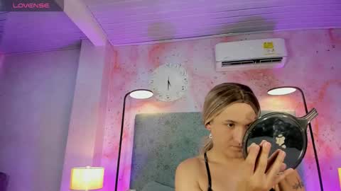 JESSI AND NAOMI online show from November 2, 11:05 pm