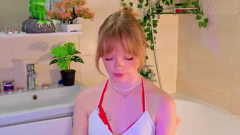 Gwen online show from March 22, 8:24 pm