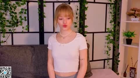 Gwen online show from February 18, 8:19 pm