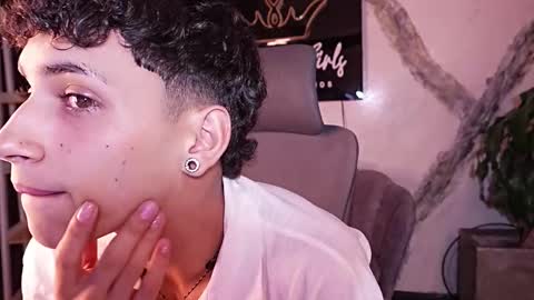 jhoanleandro online show from March 16, 4:37 am