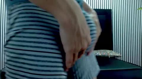 Snapshot of jhontorres018 chatting on February 18, 9:43 am jhontorres018 online show from February 18, 9:43 am