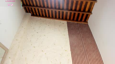 jimenawhite1 online show from March 21, 8:19 am