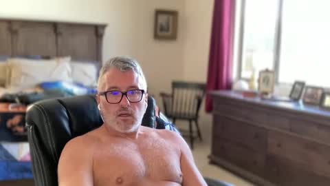 Dad of Three online show from January 5, 7:17 pm