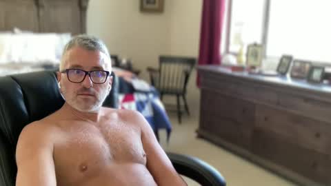 Dad of Three online show from December 6, 6:33 pm