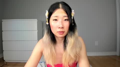 Jiwoo online show from April 1, 11:01 pm