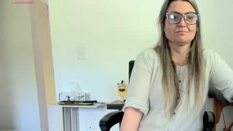 Nicole  Allen online show from June 19, 9:21 pm