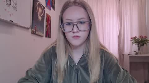 joan_kiss online show from April 25, 9:11 am