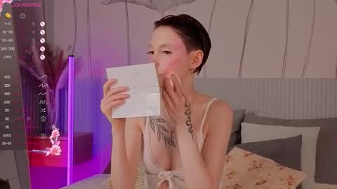 Snapshot of joe___joe chatting on October 9, 5:24 am Joe online show from October 9, 5:24 am