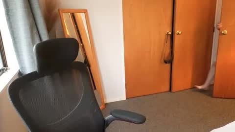 john_bear1 online show from April 6, 5:30 am