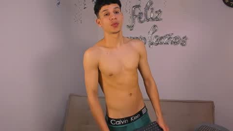 john_ssnow29 online show from March 29, 9:44 am