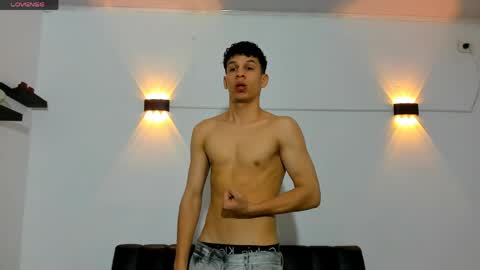 john_ssnow29 online show from April 2, 12:23 pm