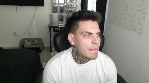 JAXX online show from April 28, 10:36 pm