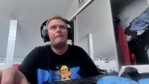 johnfernandez784 online show from August 9, 2:22 pm
