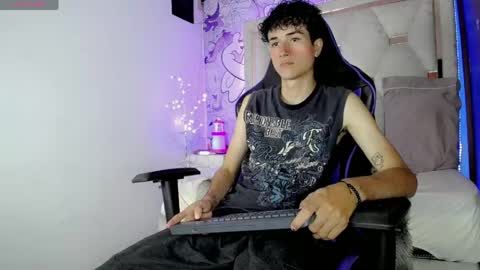 johnny_cagee online show from April 16, 4:45 am