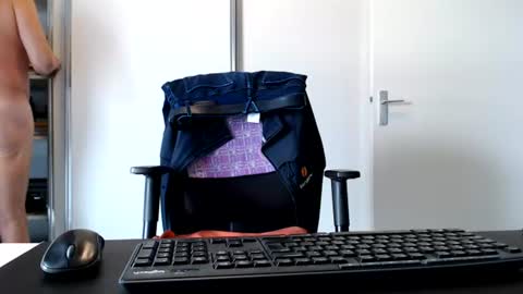 johnny_walker14 online show from June 12, 8:24 am