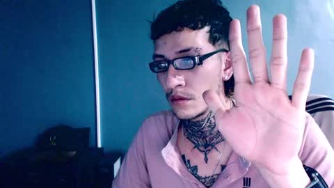 johnsonisaac94  online show from December 18, 5:59 am