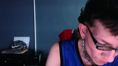 johnsonisaac94  online show from December 8, 8:30 am