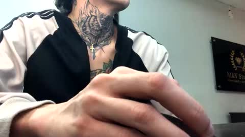 johnsonisaac94  online show from November 30, 7:04 am