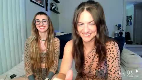 Snapshot of jojodelow chatting on October 21, 1:44 am online show from October 21, 1:44 am
