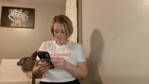 Snapshot of joliexx41 chatting on January 3, 2:21 am Jolie online show from January 3, 2:21 am