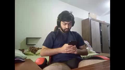 jonasf2525 online show from November 23, 11:30 am