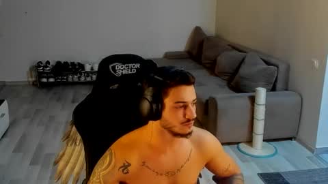 jonnyporn1 online show from December 18, 5:03 am