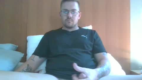 jonoy1995 online show from December 17, 4:12 am