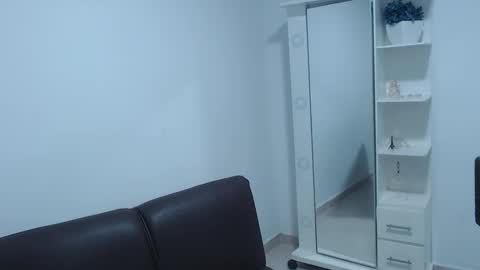 Josita rousell INSTAGRAM  majoestupy  online show from February 2, 1:55 am