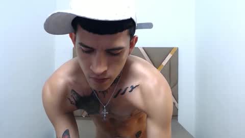 josue_linares online show from February 15, 7:51 am