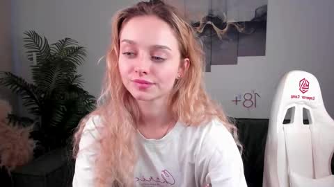 Snapshot of joyce_shinne chatting on October 8, 7:47 am Joyce online show from October 8, 7:47 am