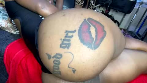 Butterflyass online show from February 11, 3:32 am