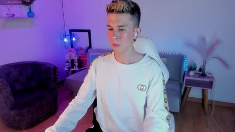 Juandii online show from February 12, 8:12 pm