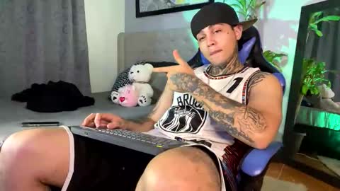 juan_alvarez18 online show from February 19, 6:23 am