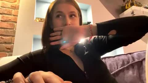 Lola online show from November 4, 4:19 pm