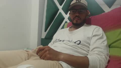 juanfe_style online show from October 12, 5:44 am