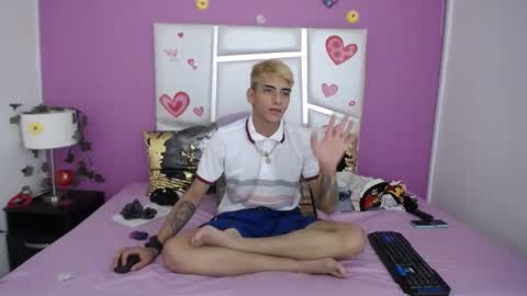 Snapshot of juanse18hot chatting on October 23, 7:21 am juanse18hot online show from October 23, 7:21 am