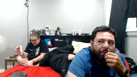 Juiceepawwg420 online show from June 21, 9:21 pm