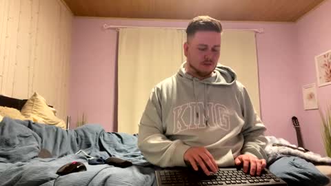 jules0612 online show from February 20, 7:01 am