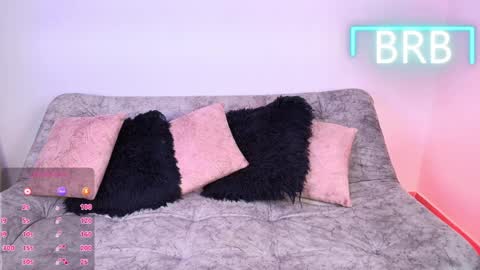 Jules and Gia online show from April 4, 2:13 pm