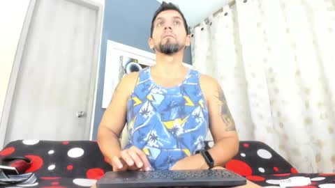 juleslake2 online show from June 7, 4:23 pm