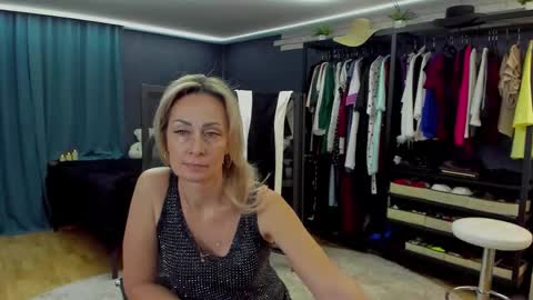 julia__cherry_ online show from February 11, 3:38 pm