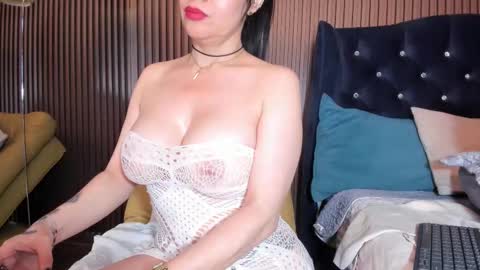 Julia online show from October 30, 1:39 am