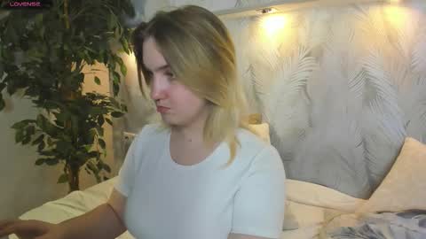 Snapshot of julia_jips chatting on September 25, 9:16 am Julia Jips online show from September 25, 9:16 am