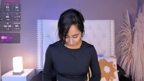 J U L IA   M A R T I N E Z online show from January 19, 11:31 am